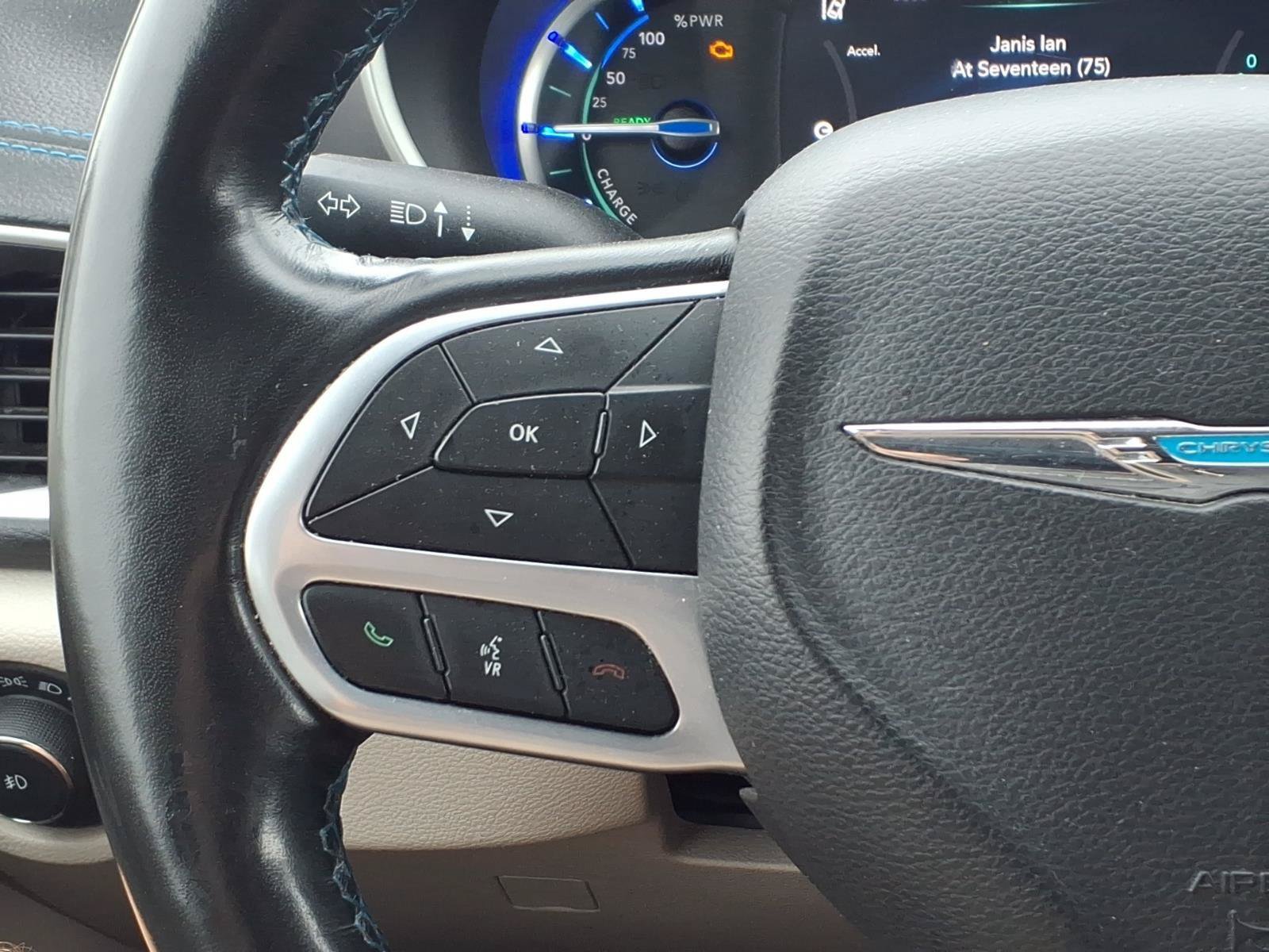 Used 2021 Chrysler Pacifica Touring-L FWD image 15