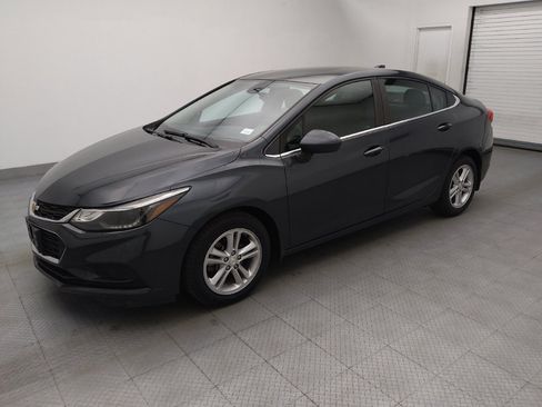 Used 2017 Chevrolet Cruze LT w/ Convenience Package image 2