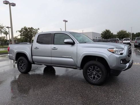 Used 2021 Toyota Tacoma SR5 RWD image 2