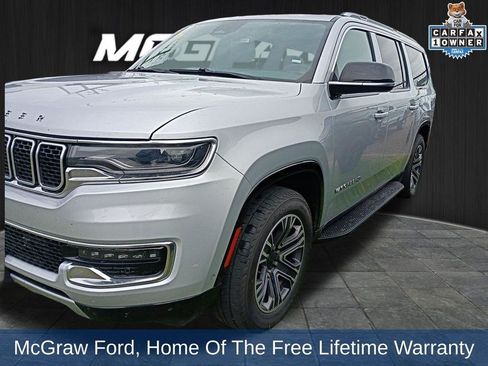 Used 2024 Jeep Wagoneer L Series II w/ Flexible Seating Group AWD/4WD image 1