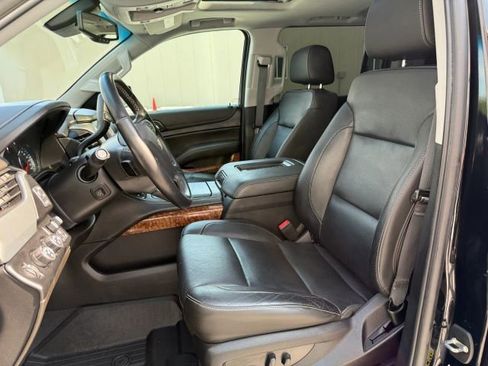 Used 2019 Chevrolet Suburban Premier w/ Max Trailering Package AWD/4WD image 17