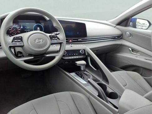 Used 2024 Hyundai Elantra SEL FWD image 4