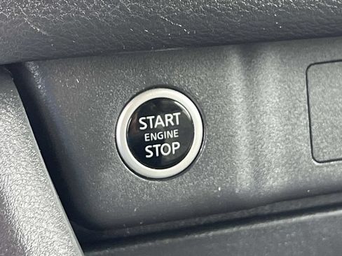 Used 2022 Nissan Rogue SV FWD image 40
