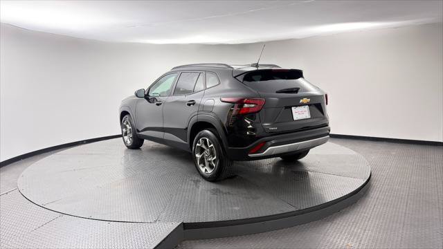 Used 2025 Chevrolet Trax LT w/ LT Convenience Package FWD image 6