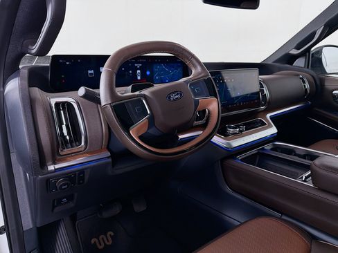 Used 2025 Ford Expedition King Ranch image 10