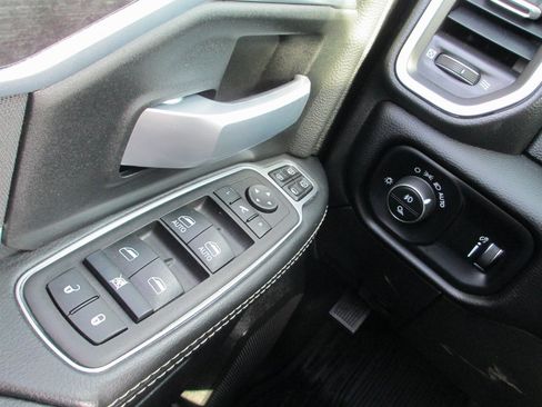 Used 2024 RAM 2500 Big Horn w/ Sport Appearance Package image 24