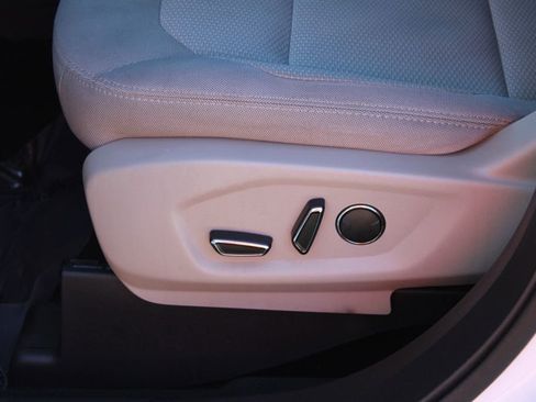 Used 2018 Ford Explorer XLT image 16