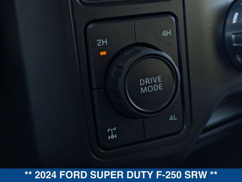 Used 2024 Ford F250 Lariat w/ Chrome Package image 31