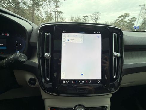 Certified 2023 Volvo XC40 B5 Plus w/ Protection Package Premier image 31