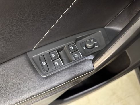 Certified 2023 Volkswagen Tiguan SE FWD image 18