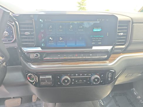 Used 2025 Chevrolet Silverado 1500 LT RWD image 17