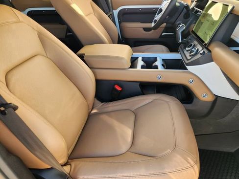 New 2026 Land Rover Defender 110 X-Dynamic SE image 10