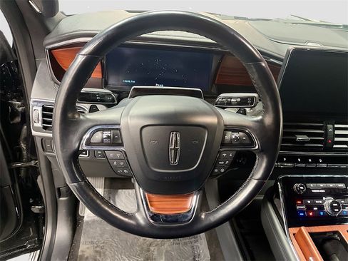 Used 2023 Lincoln Navigator L Reserve image 11