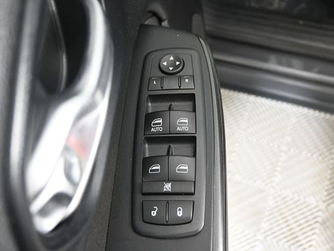 Used 2016 Jeep Cherokee Latitude w/ Safety/Convenience Group image 19