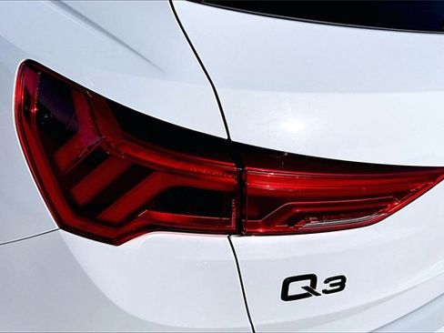 Used 2024 Audi Q3 2.0T Premium Plus w/ Premium Plus Package image 32