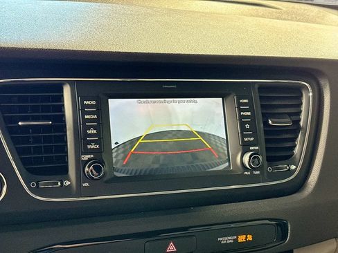 Used 2020 Kia Sedona EX FWD image 16