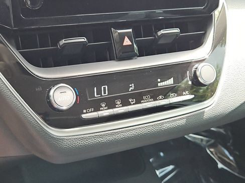 Used 2025 Toyota Corolla LE FWD image 17