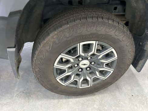 Used 2025 Chevrolet Colorado Z71 AWD/4WD image 9