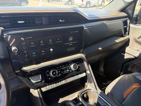 Used 2025 GMC Sierra 2500 AT4 AWD/4WD image 18
