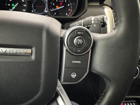 Used 2017 Land Rover Discovery HSE image 23