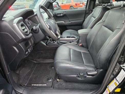 Used 2019 Toyota Tacoma TRD Sport AWD/4WD image 24