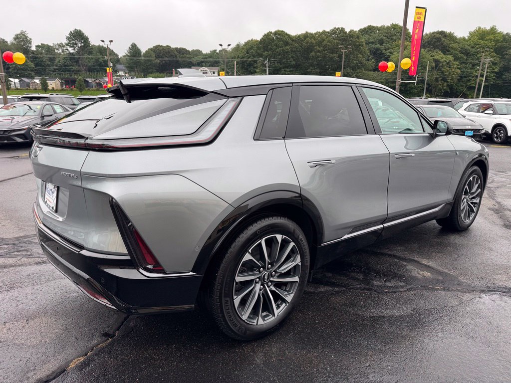 Used 2025 Cadillac Lyriq Sport AWD/4WD image 5