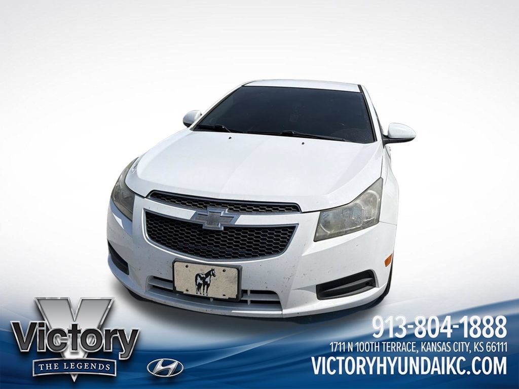 Used 2014 Chevrolet Cruze LT FWD image 2