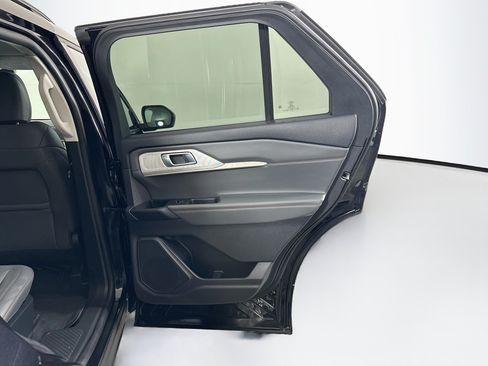 Used 2025 Ford Explorer Active w/ Active Comfort Package RWD image 32