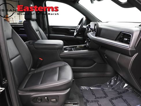 Used 2025 Chevrolet Suburban Z71 AWD/4WD image 25