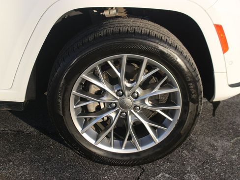 Used 2022 Jeep Grand Cherokee L Summit w/ Luxury Tech Group V image 46