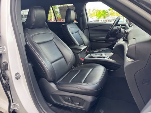 Used 2020 Ford Explorer XLT w/ Equipment Group 202A AWD/4WD image 16