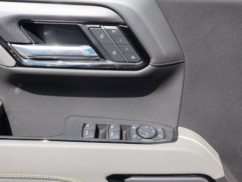 New 2025 Chevrolet Silverado 1500 ZR2 w/ Technology Package image 17