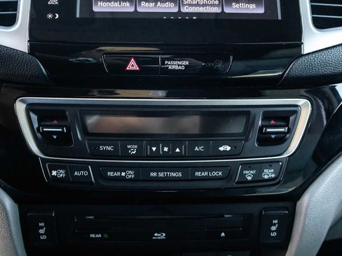 Used 2017 Honda Pilot Touring image 34