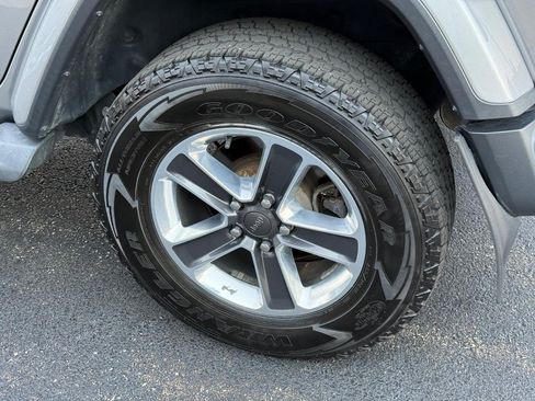 Used 2019 Jeep Wrangler Unlimited Sahara AWD/4WD image 7