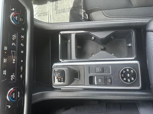 Used 2025 Nissan Pathfinder SV AWD/4WD image 18