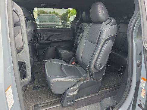Used 2022 Toyota Sienna XLE Woodland Edition AWD/4WD image 17