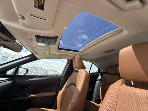 Used 2020 Lexus UX 250h w/ Premium Package image 22