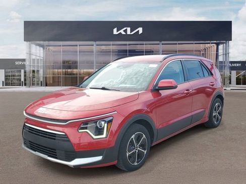 Used 2023 Kia Niro LX FWD image 3