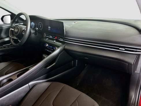 Used 2025 Hyundai Elantra SEL FWD image 30