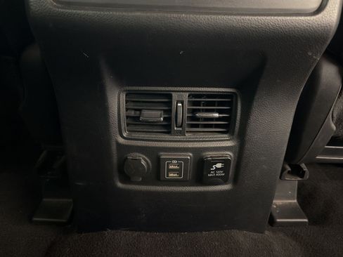 Used 2019 Nissan Titan SL w/ Midnight Edition AWD/4WD image 39