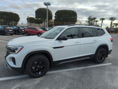 New 2026 Volkswagen Atlas Peak Edition image 13