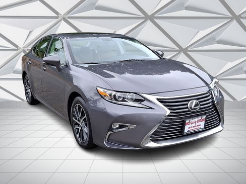 Used 2016 Lexus ES 350 w/ Premium Package w/Wood Trim FWD image 2