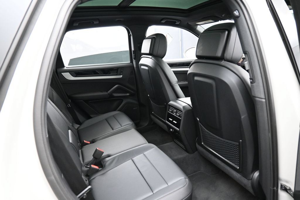 Certified 2026 Porsche Cayenne E-Hybrid AWD/4WD image 28
