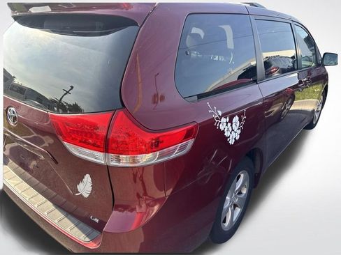 Used 2014 Toyota Sienna LE FWD image 10