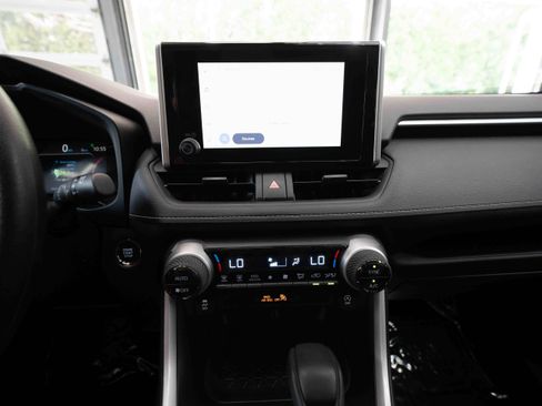 Used 2025 Toyota RAV4 XLE AWD/4WD image 17