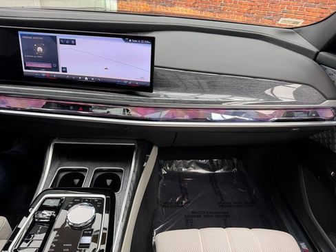 Certified 2023 BMW 760i xDrive w/ Executive Package image 17