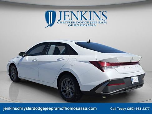 Used 2024 Hyundai Elantra SEL FWD image 8