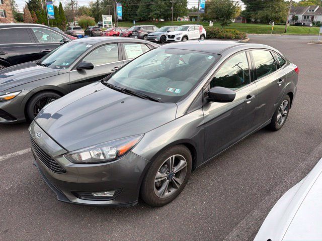 Used 2018 Ford Focus SE w/ SE Appearance Package FWD image 3