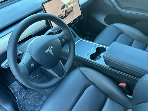 Used 2023 Tesla Model Y Long Range image 9