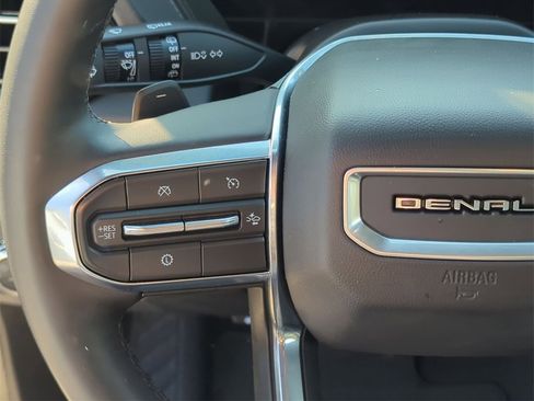 Certified 2025 GMC Yukon Denali image 9